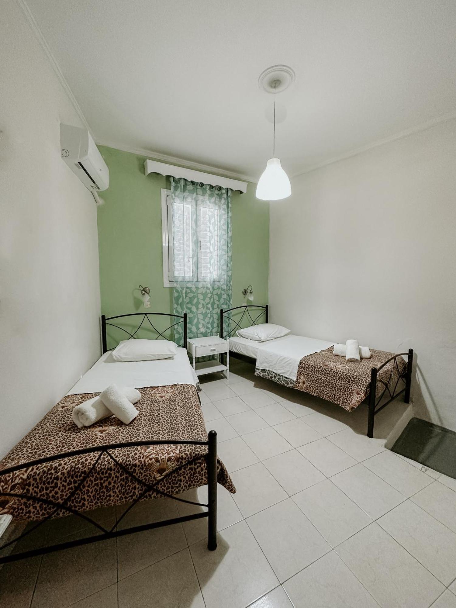 Thirasia 2* Fira (Santorini)